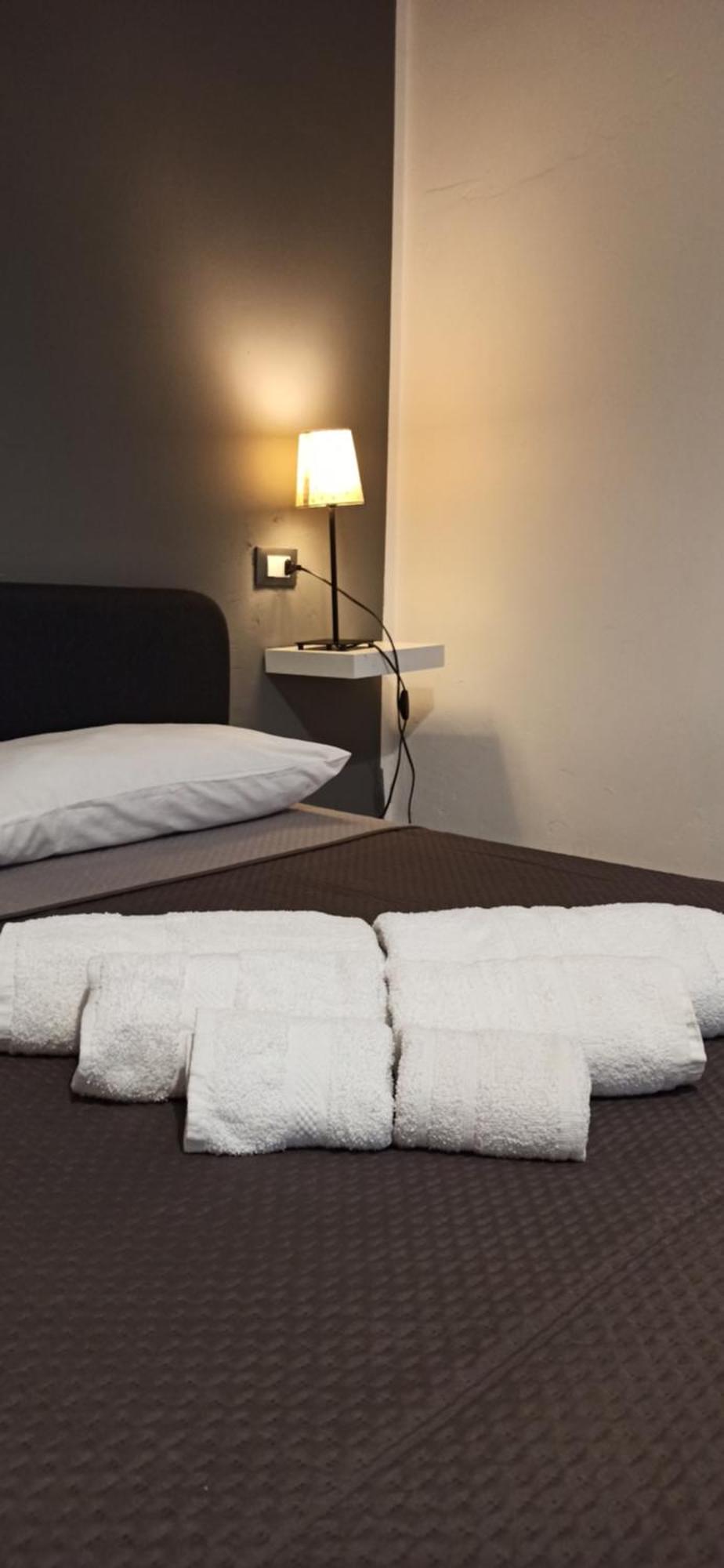 New Suite Palermo Luaran gambar